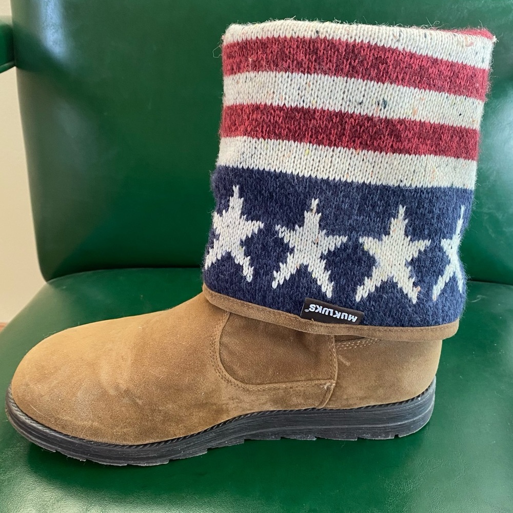 Muk Luks Fold Over American Flag Boots - Size 8